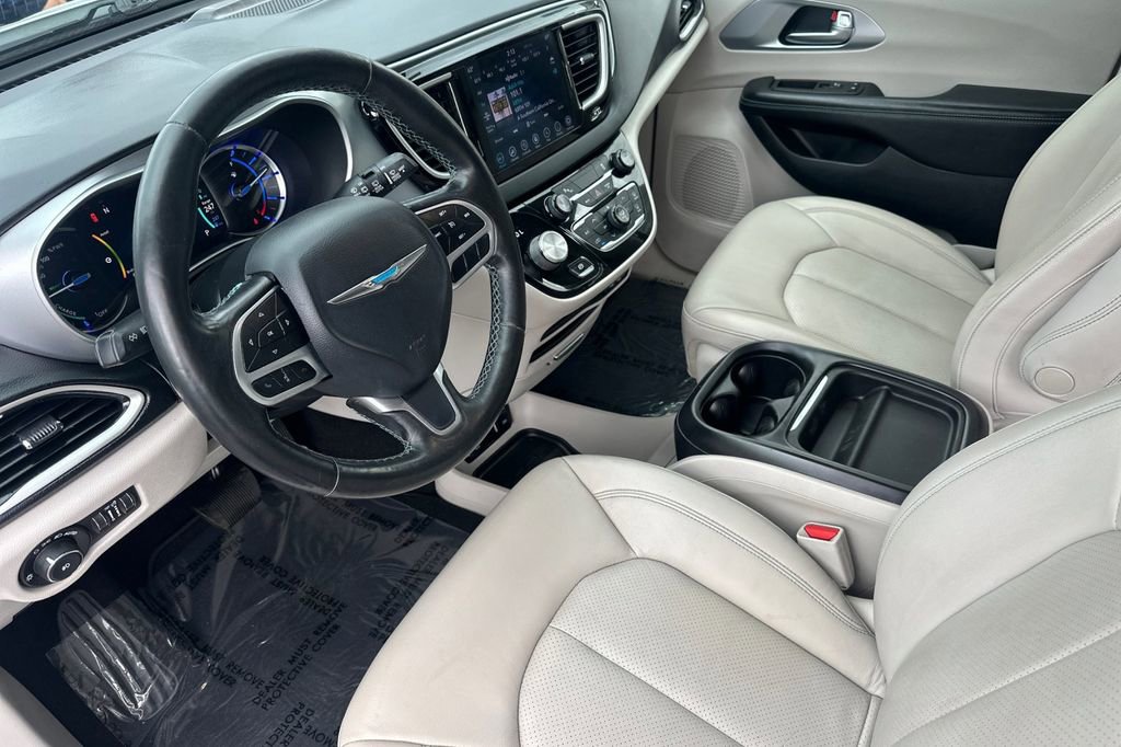 Used 2020 Chrysler Pacifica Touring-L w/ Premium Audio Group FWD image 12