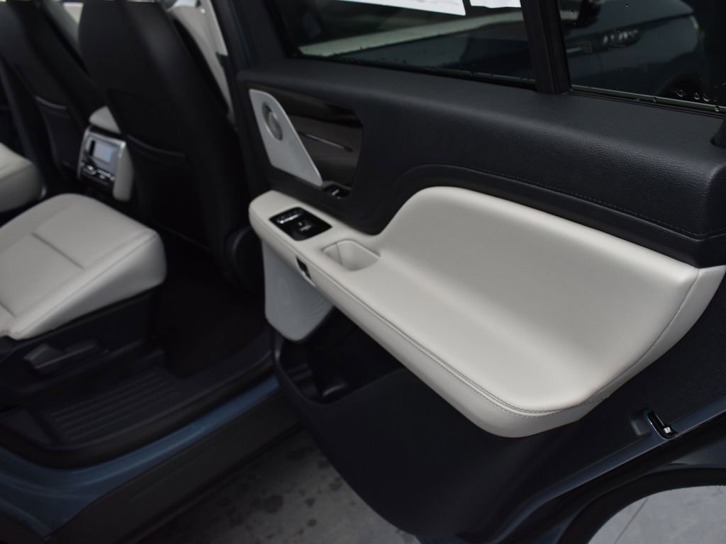 New 2026 Lincoln Aviator Reserve w/ Luxury Package image 15