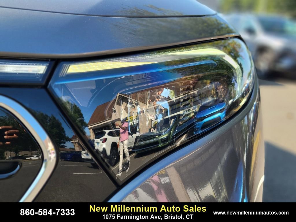 Used 2022 Mercedes-Benz EQB 350 4MATIC image 10