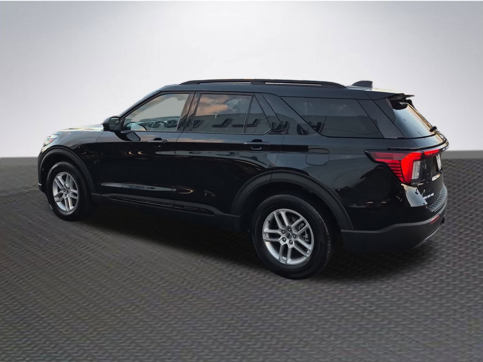 New 2026 Ford Explorer Active w/ Active Comfort Package image 5