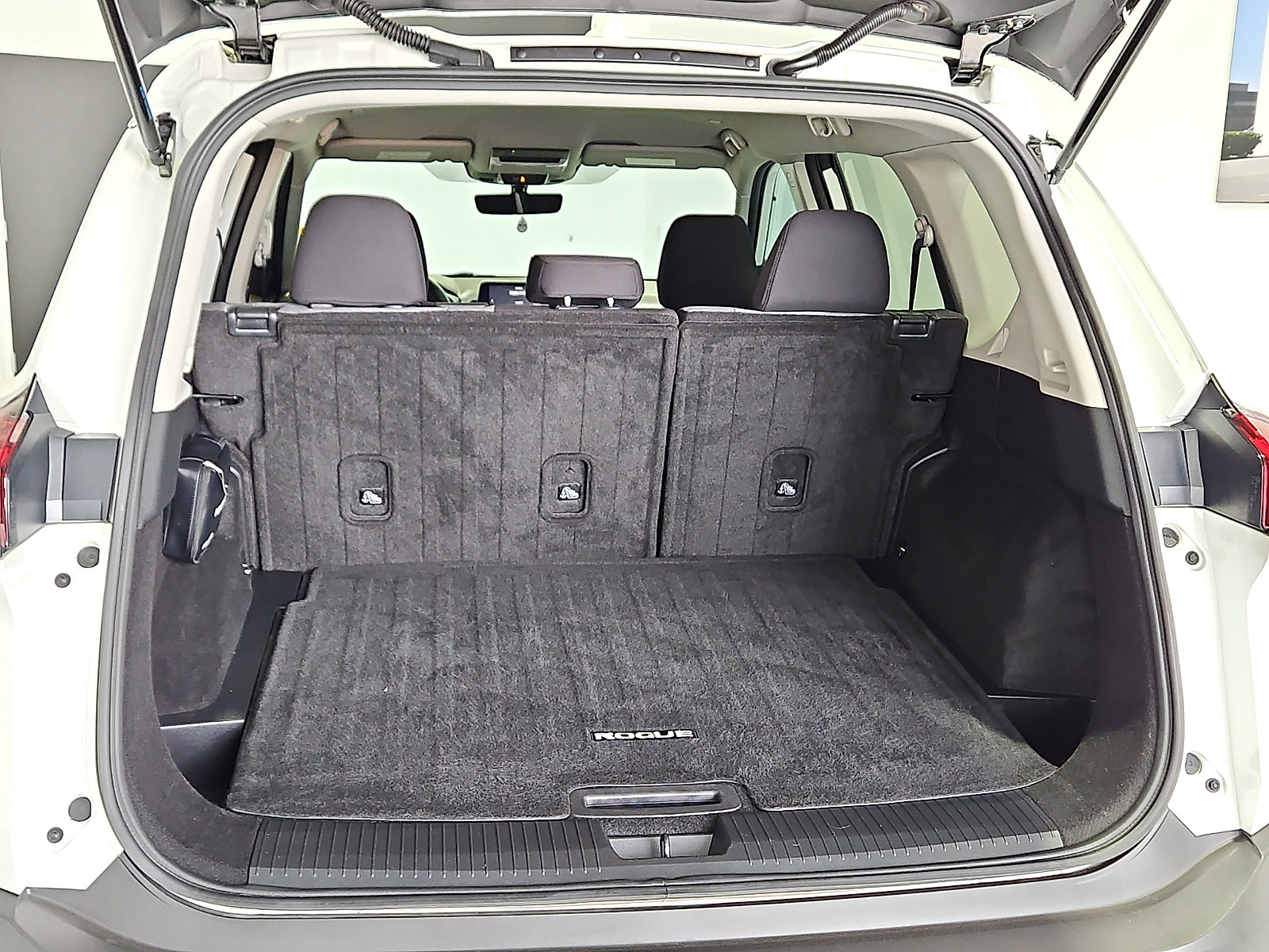 Used 2023 Nissan Rogue SV image 6