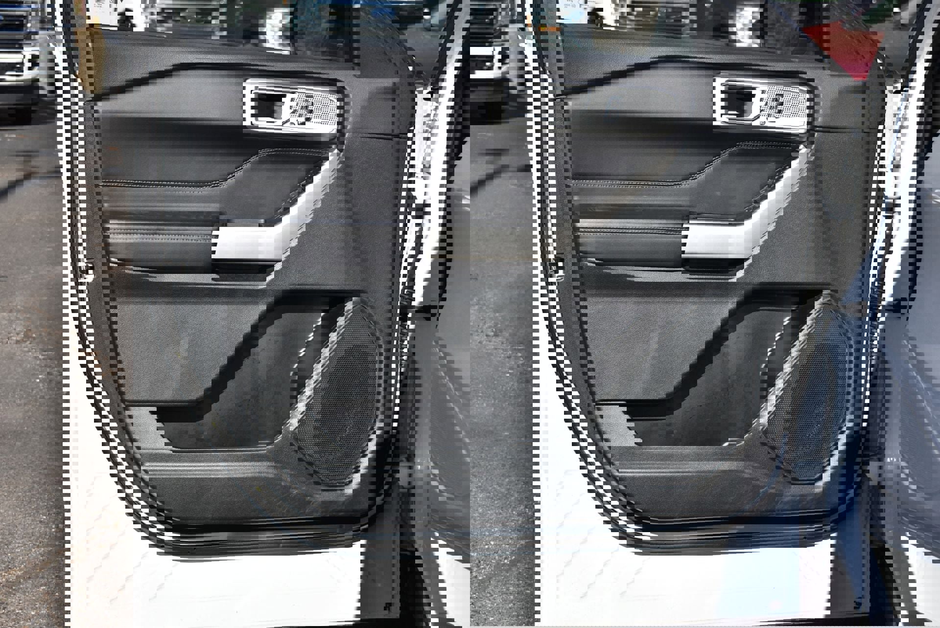 Used 2024 Ford Explorer Limited image 12