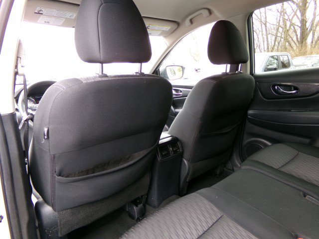 Used 2017 Nissan Rogue SV image 16