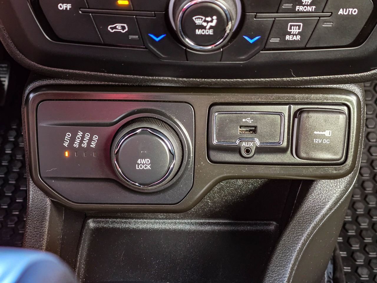 Used 2023 Jeep Renegade Altitude w/ Convenience Group I AWD/4WD image 21