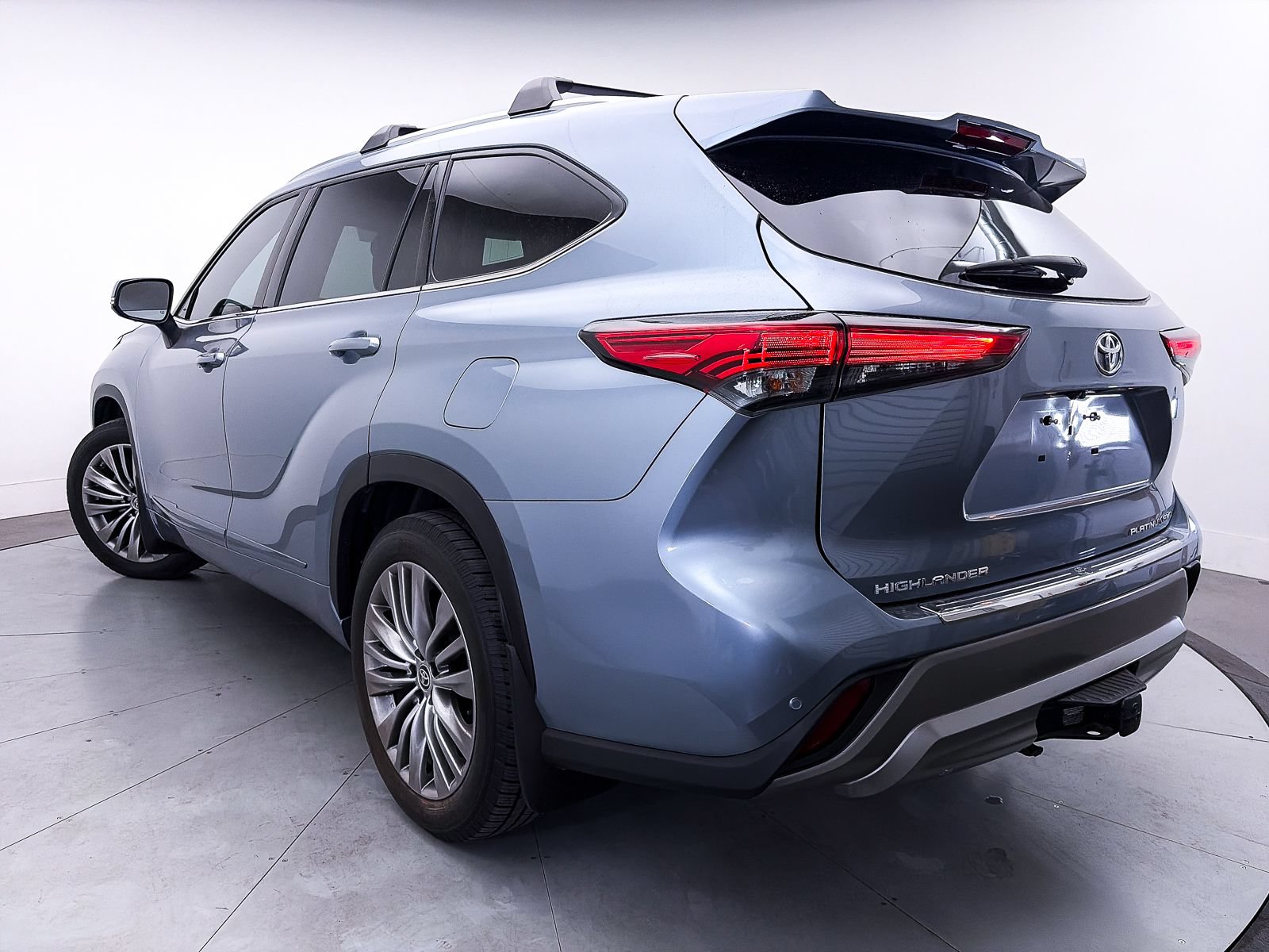 Used 2021 Toyota Highlander Platinum AWD/4WD image 2