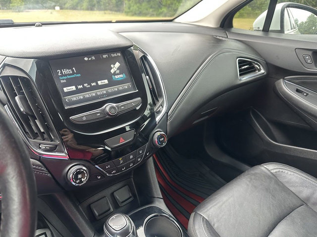 Used 2018 Chevrolet Cruze Premier FWD image 11