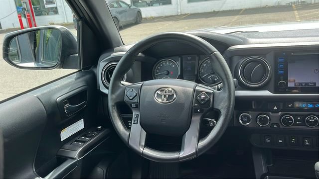 Certified 2017 Toyota Tacoma TRD Off-Road AWD/4WD image 22