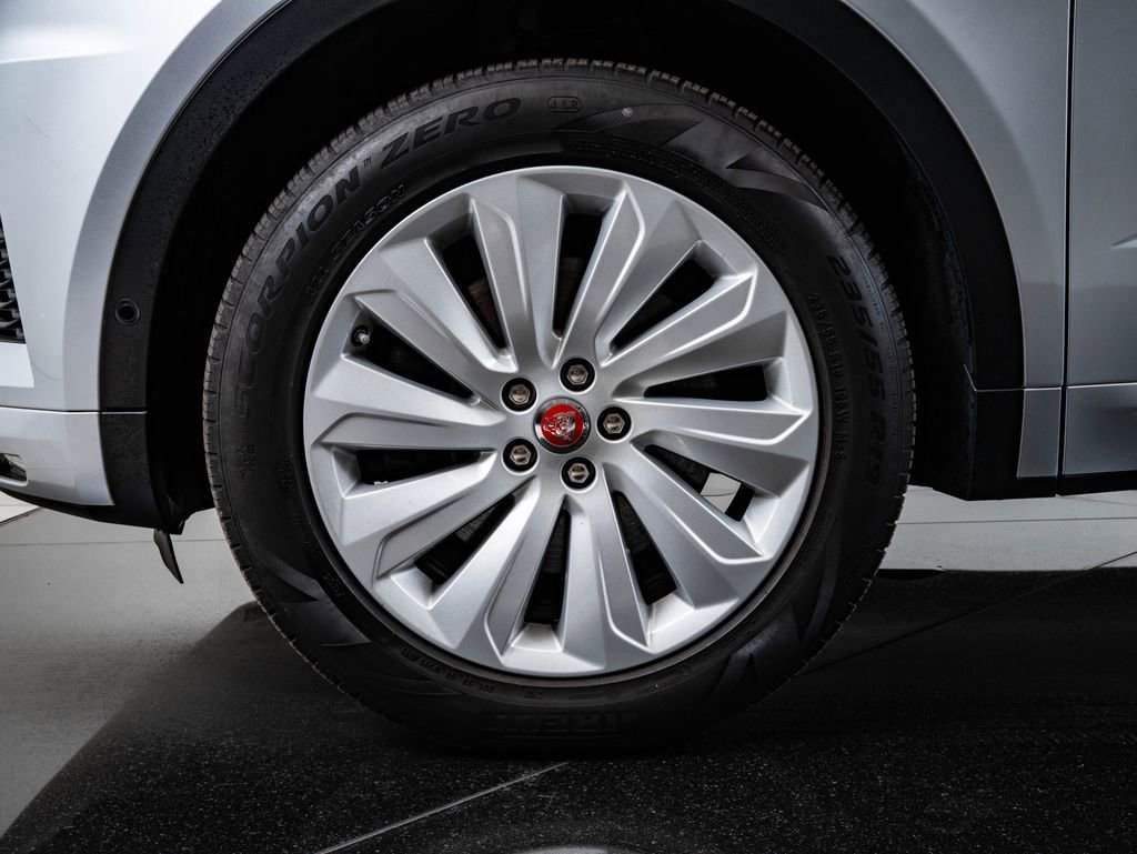 Used 2019 Jaguar E-PACE R-Dynamic SE image 13