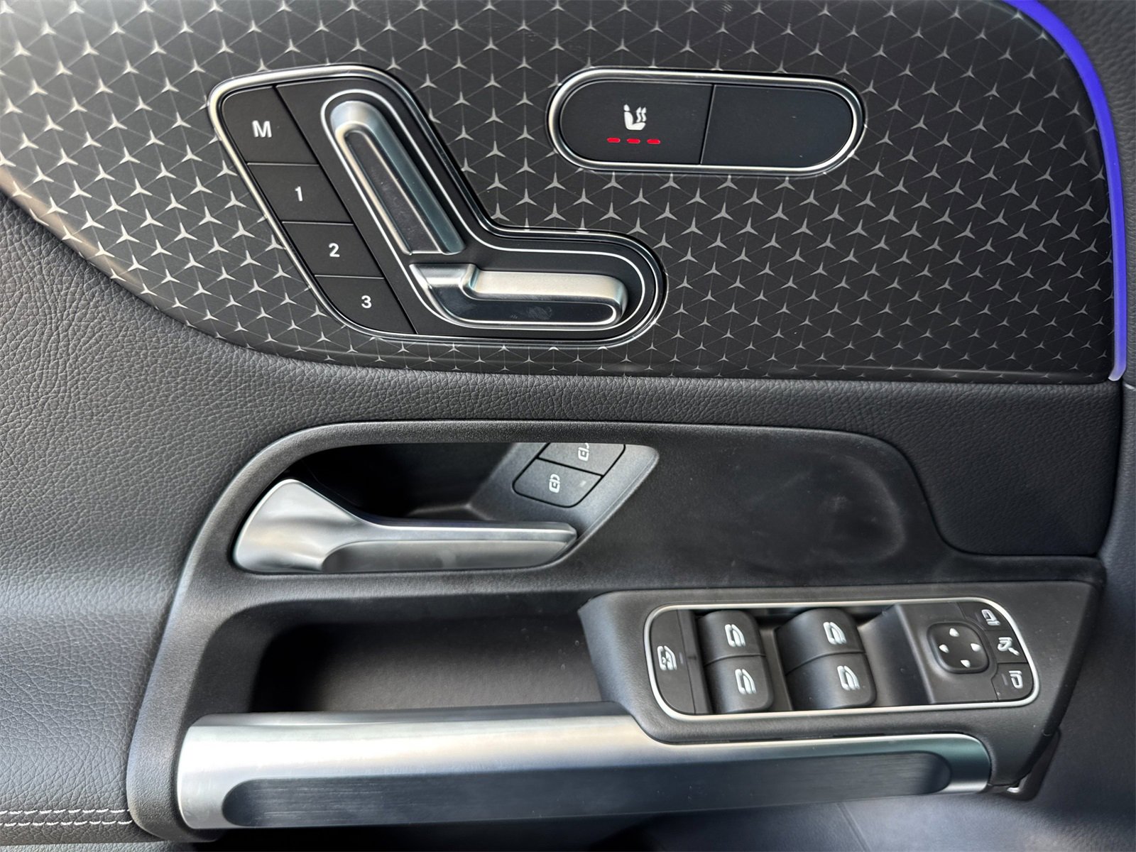 New 2025 Mercedes-Benz GLB 250 4MATIC image 11