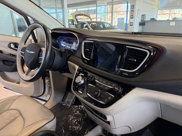 Used 2018 Chrysler Pacifica Limited w/ Tire & Wheel Group image 28