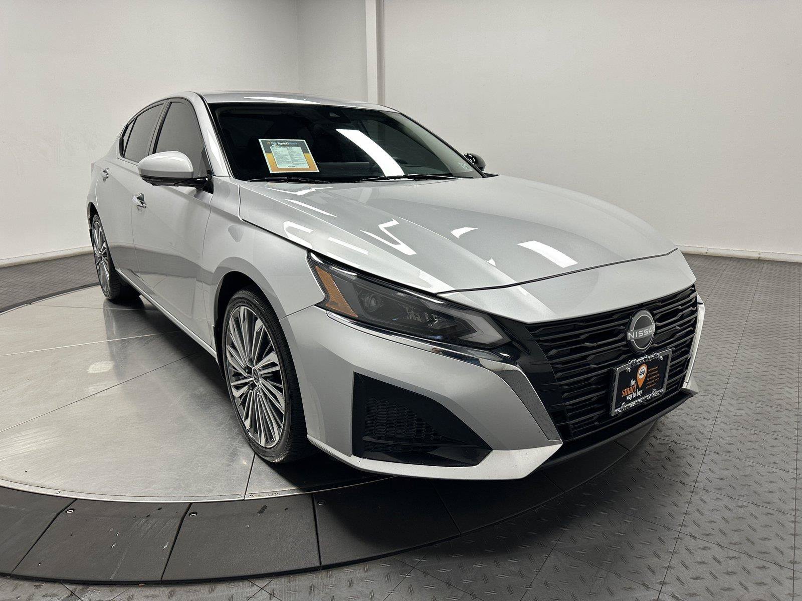 Used 2024 Nissan Altima 2.5 SL AWD/4WD image 3