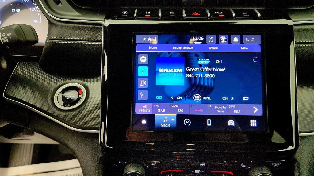 Used 2025 Jeep Grand Cherokee Altitude AWD/4WD image 18