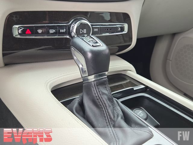 Used 2017 Volvo XC90 T6 Momentum w/ Vision Package image 9