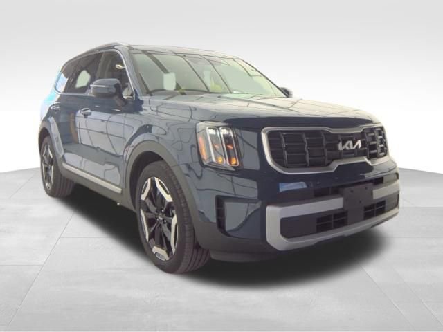 Used 2025 Kia Telluride S image 3
