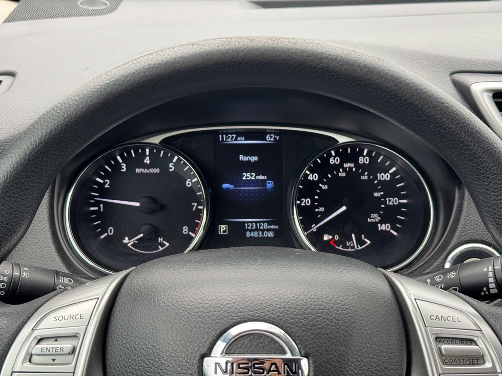 Used 2015 Nissan Rogue SV FWD image 29