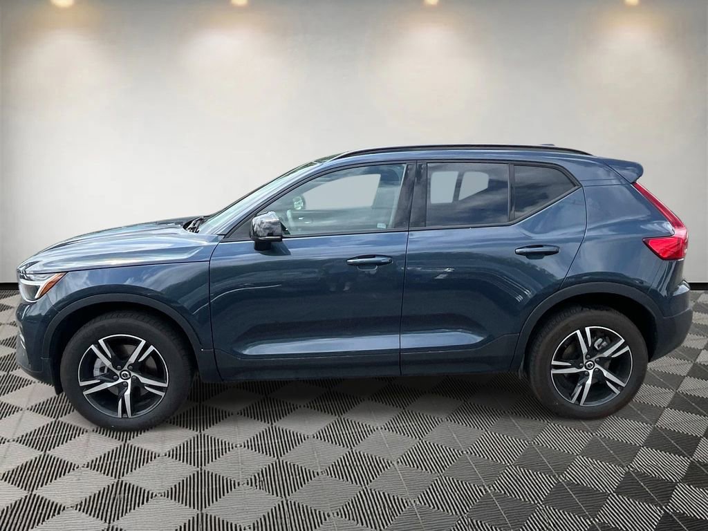 Certified 2026 Volvo XC40 B4 Core w/ Climate Package FWD image 6
