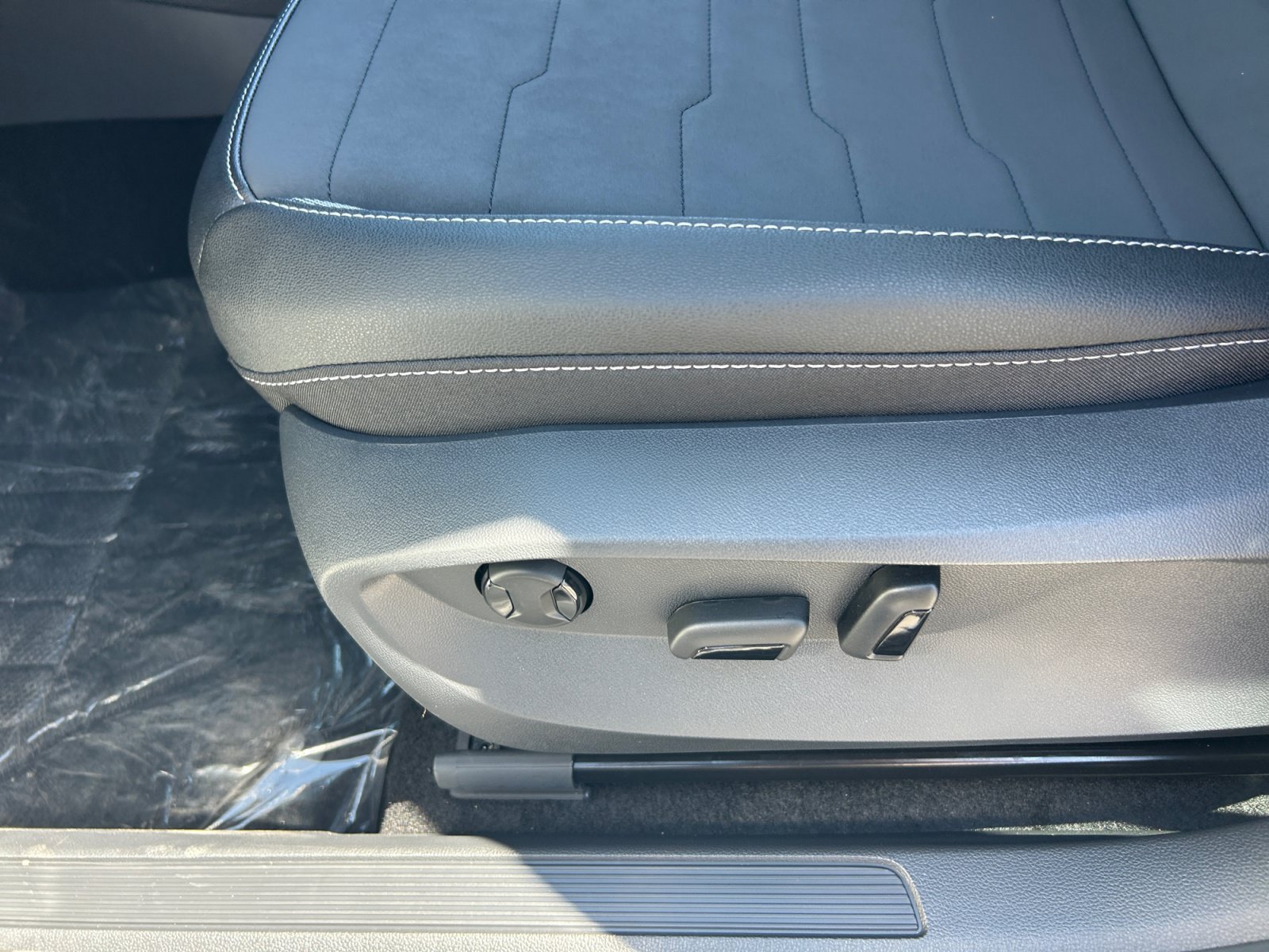 New 2026 Volkswagen Taos SE AWD/4WD image 14