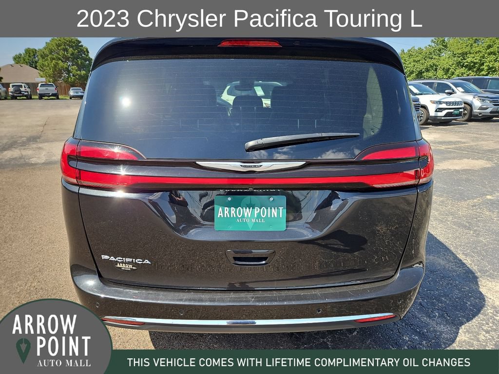 Used 2023 Chrysler Pacifica Touring-L FWD image 10