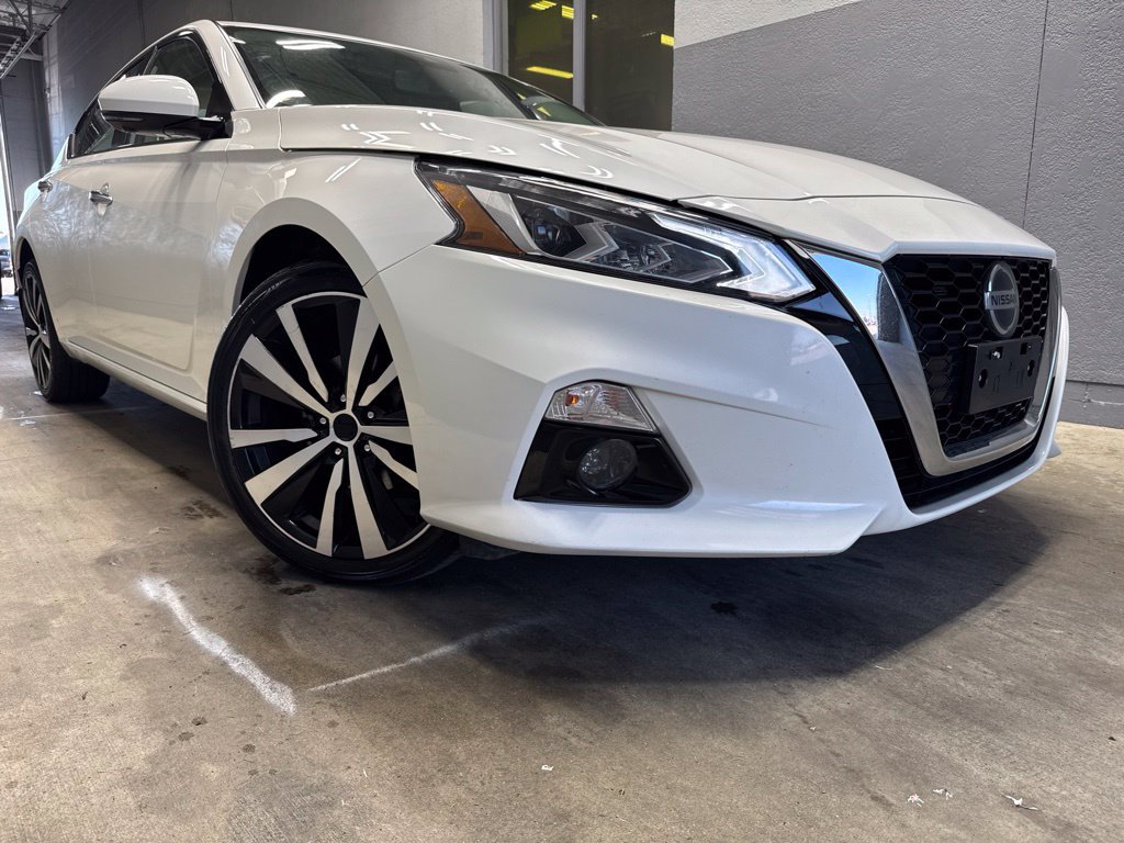 Used 2021 Nissan Altima 2.5 Platinum AWD/4WD image 2