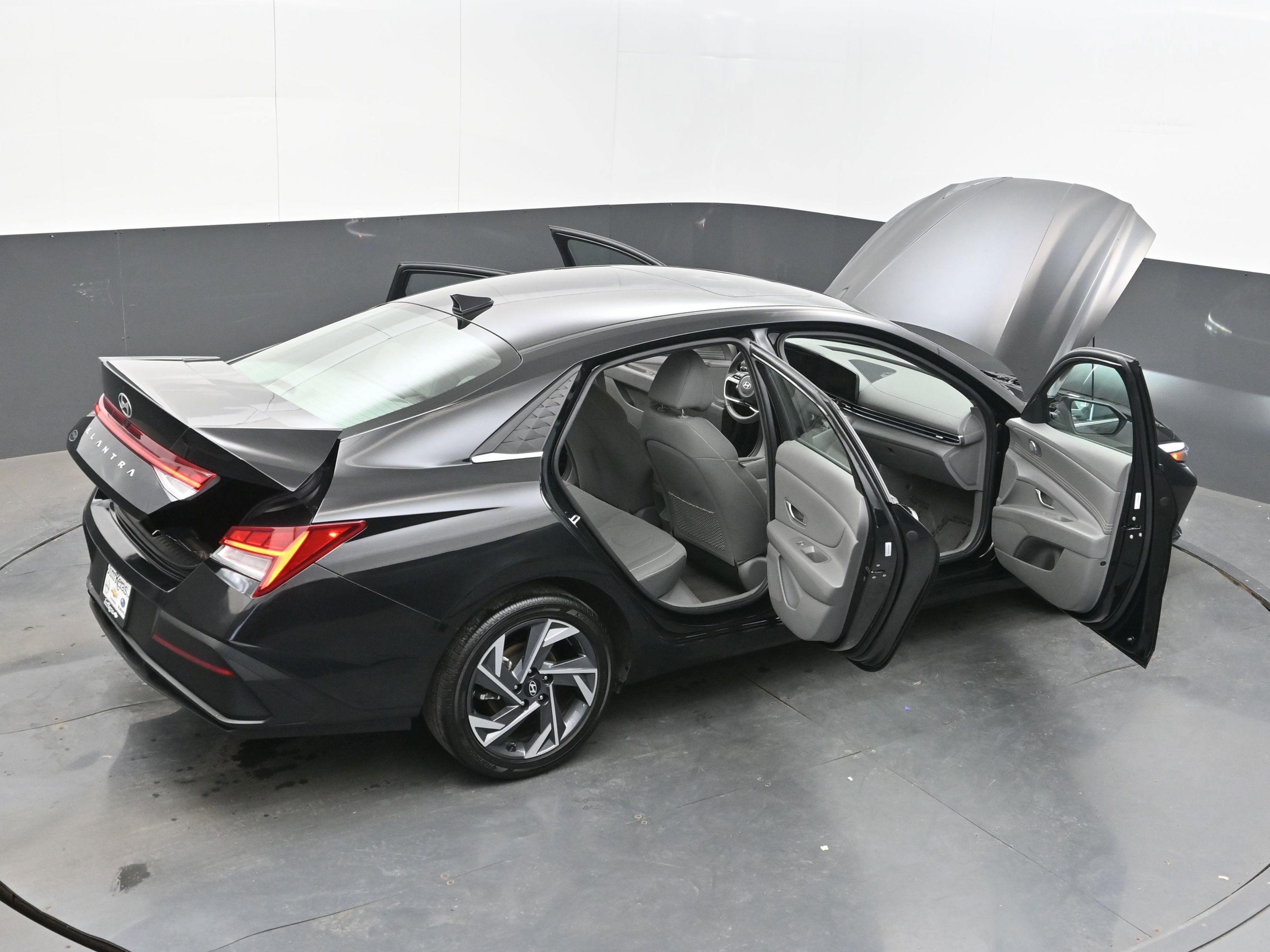 Used 2025 Hyundai Elantra SEL image 46