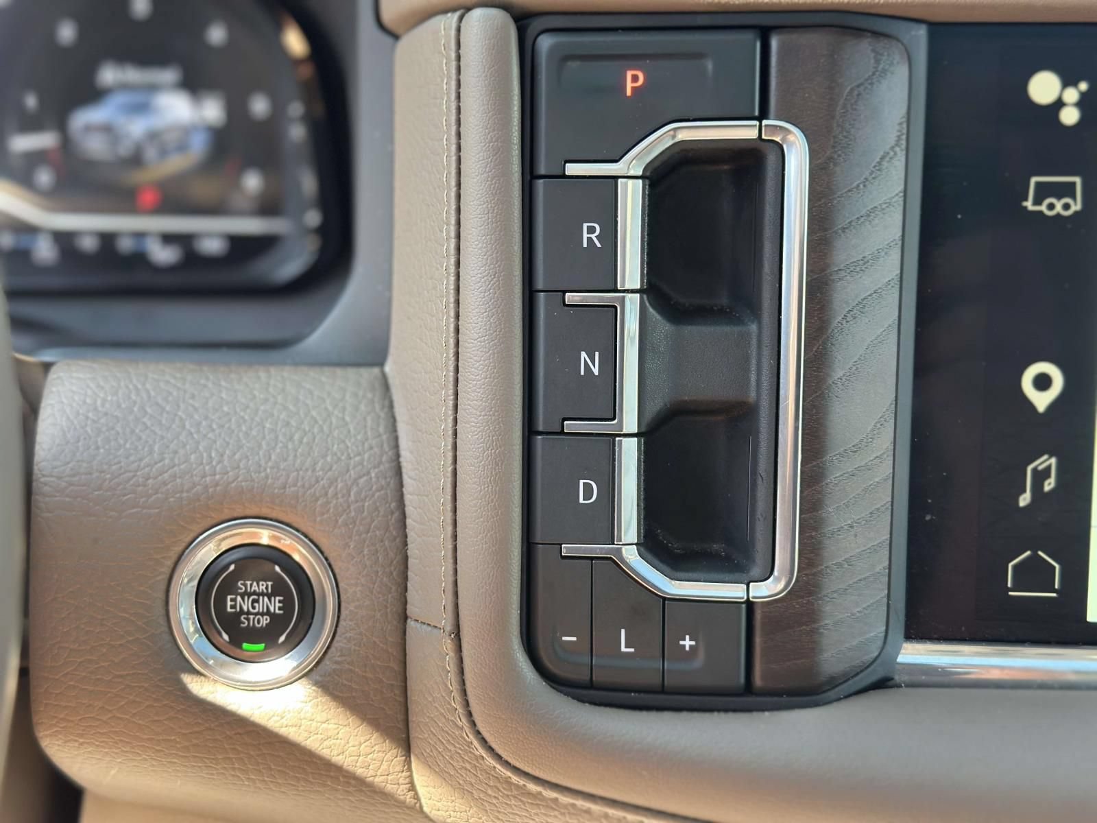 Used 2023 GMC Yukon Denali AWD/4WD image 13