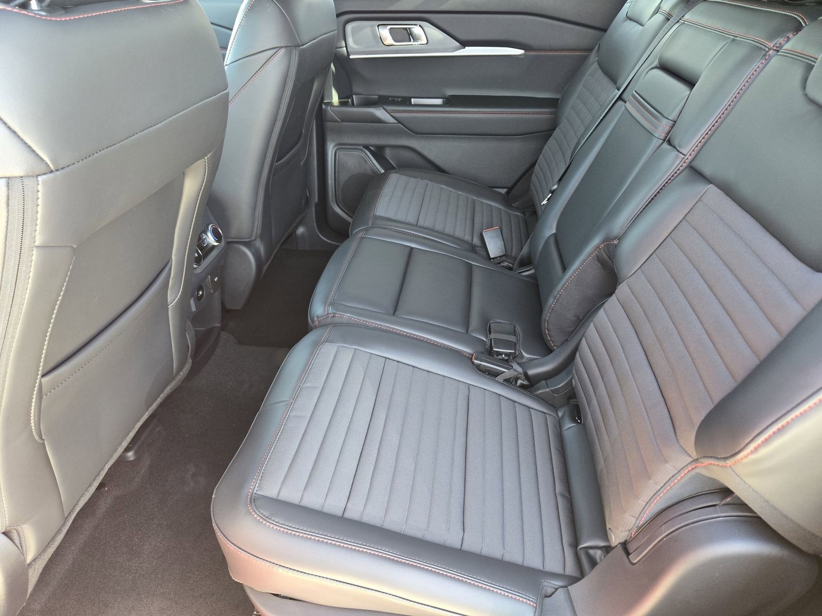 New 2026 Ford Explorer ST-Line image 28