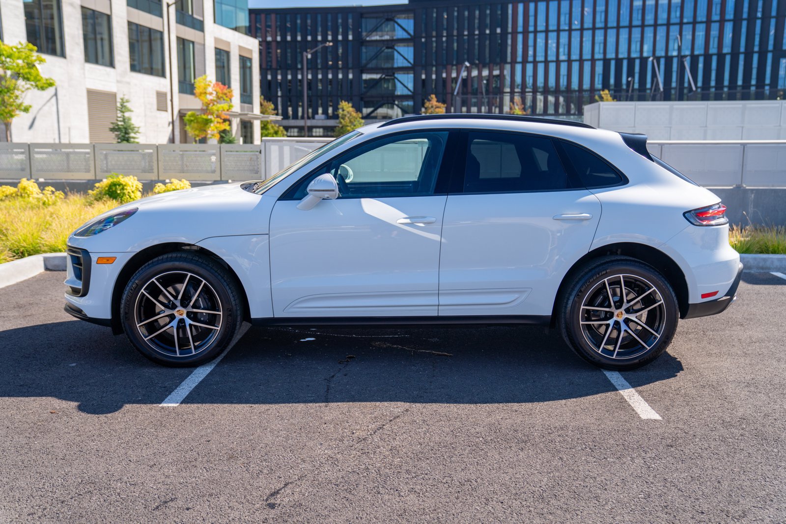 Certified 2026 Porsche Macan AWD/4WD image 2