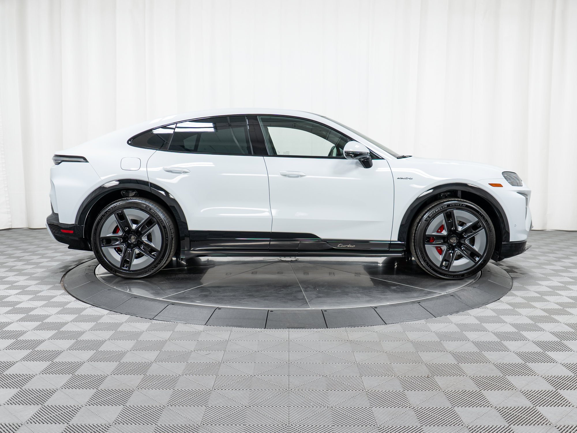 New 2026 Porsche Cayenne Turbo AWD/4WD image 8