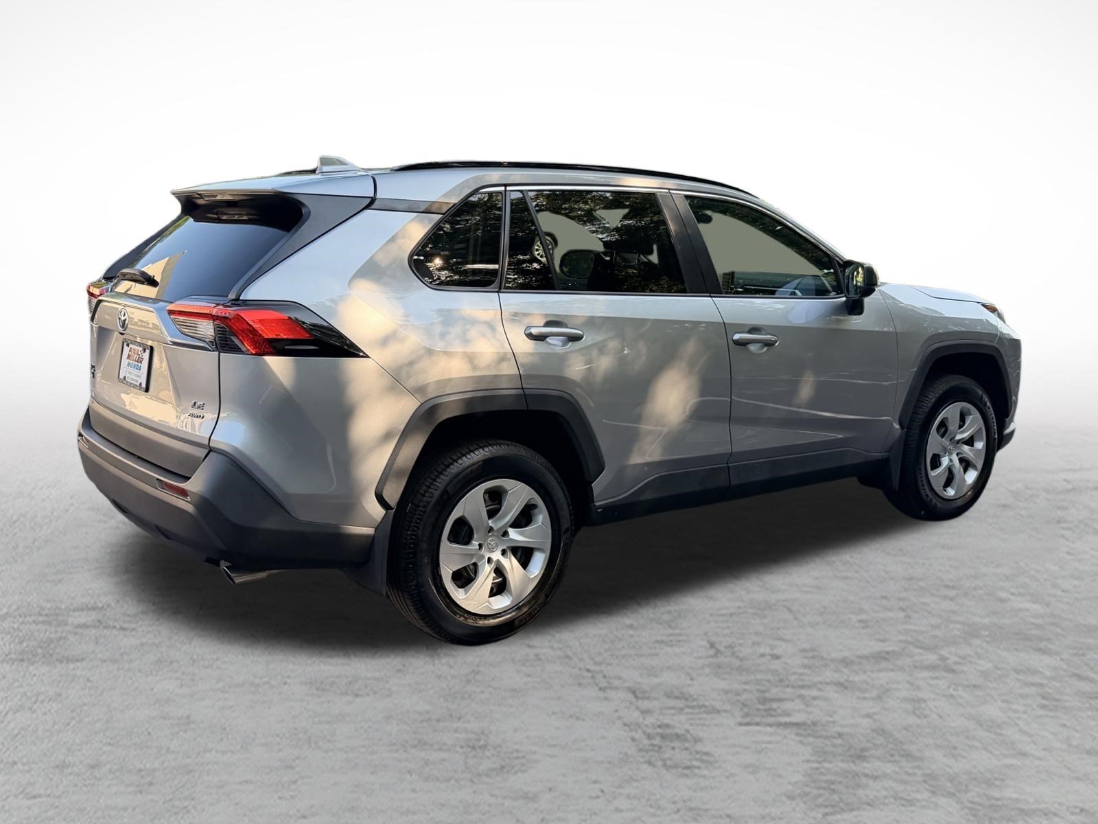 Used 2021 Toyota RAV4 LE AWD/4WD image 6