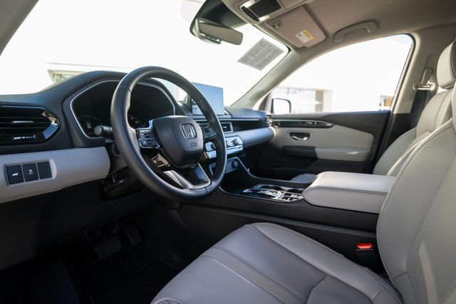 Used 2025 Honda Pilot EX-L image 4