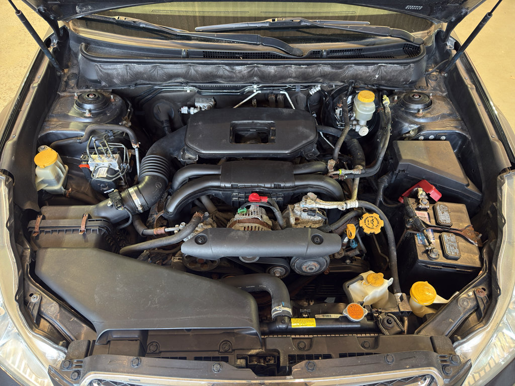Used 2010 Subaru Legacy 2.5i Premium AWD/4WD image 31
