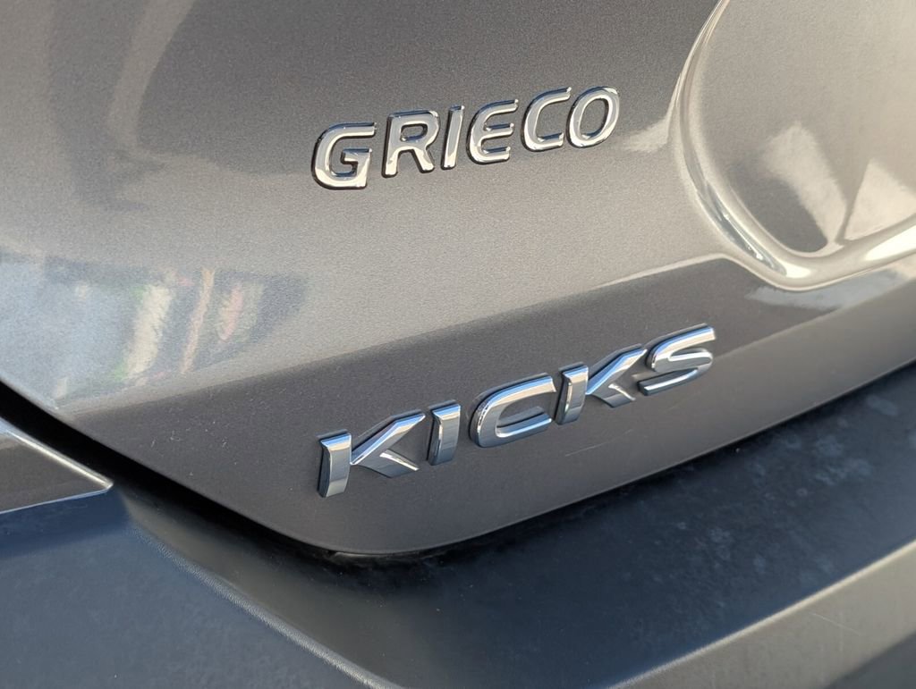 Used 2019 Nissan Kicks SR FWD image 13