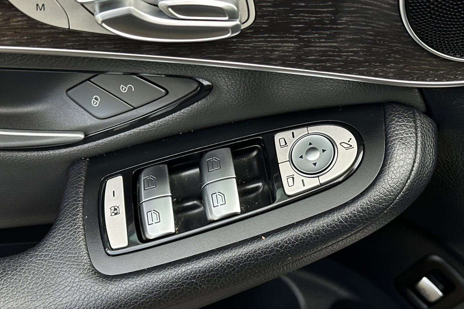 Used 2020 Mercedes-Benz GLC 300 4MATIC image 12