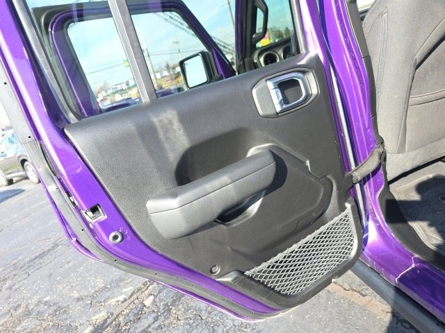 Used 2023 Jeep Wrangler Unlimited w/ Sun & Screen Package image 36