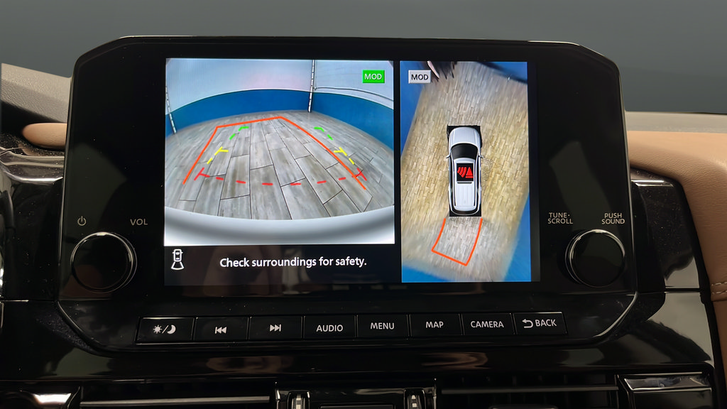 Used 2025 Nissan Pathfinder Platinum AWD/4WD image 14