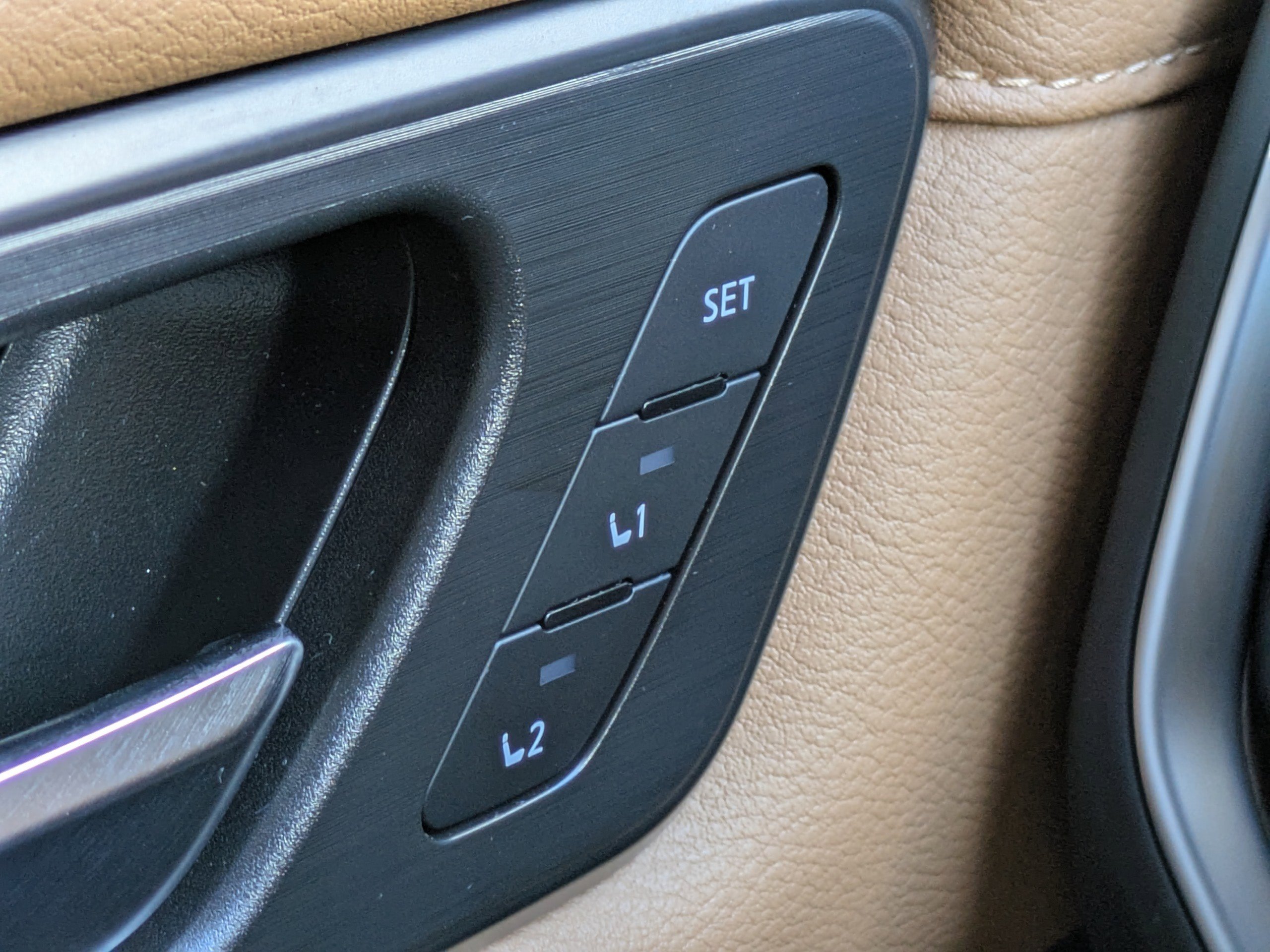 Used 2025 Nissan Armada SL w/ Captain's Chari Seat Package image 21