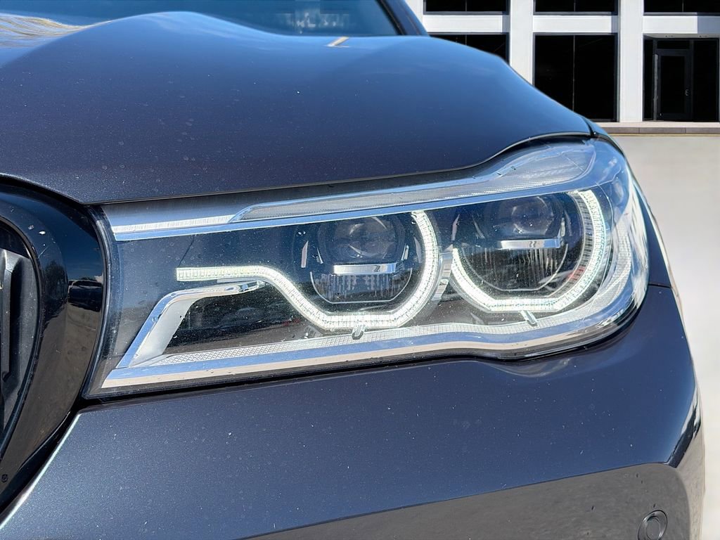 Used 2019 BMW 750i xDrive w/ M Sport Package image 11