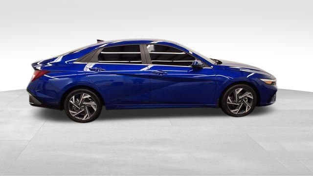 Used 2025 Hyundai Elantra SEL image 7