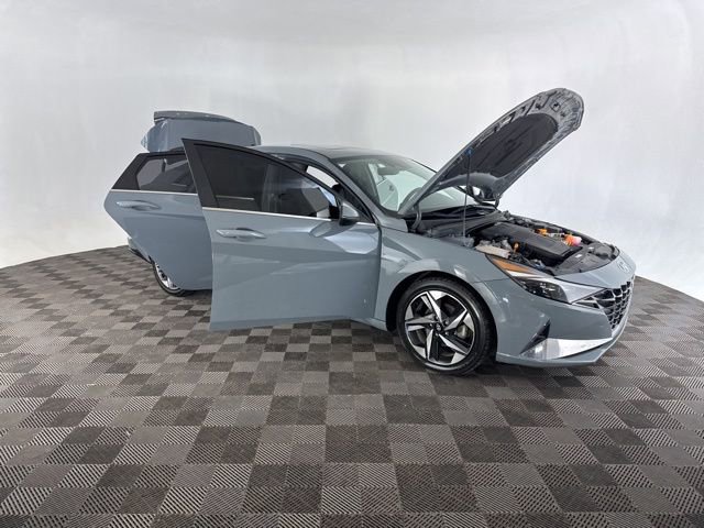 Used 2021 Hyundai Elantra Limited image 12