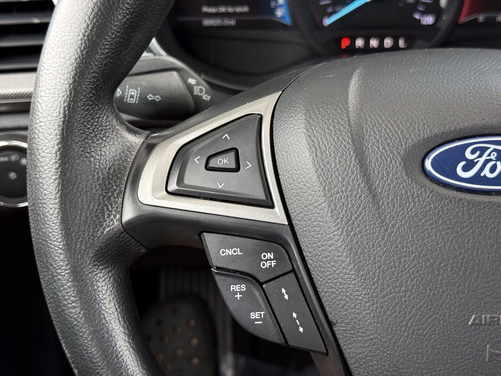 Used 2020 Ford Fusion SE FWD image 24