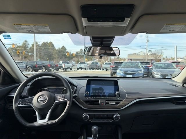 Used 2024 Nissan Altima 2.5 SV image 16