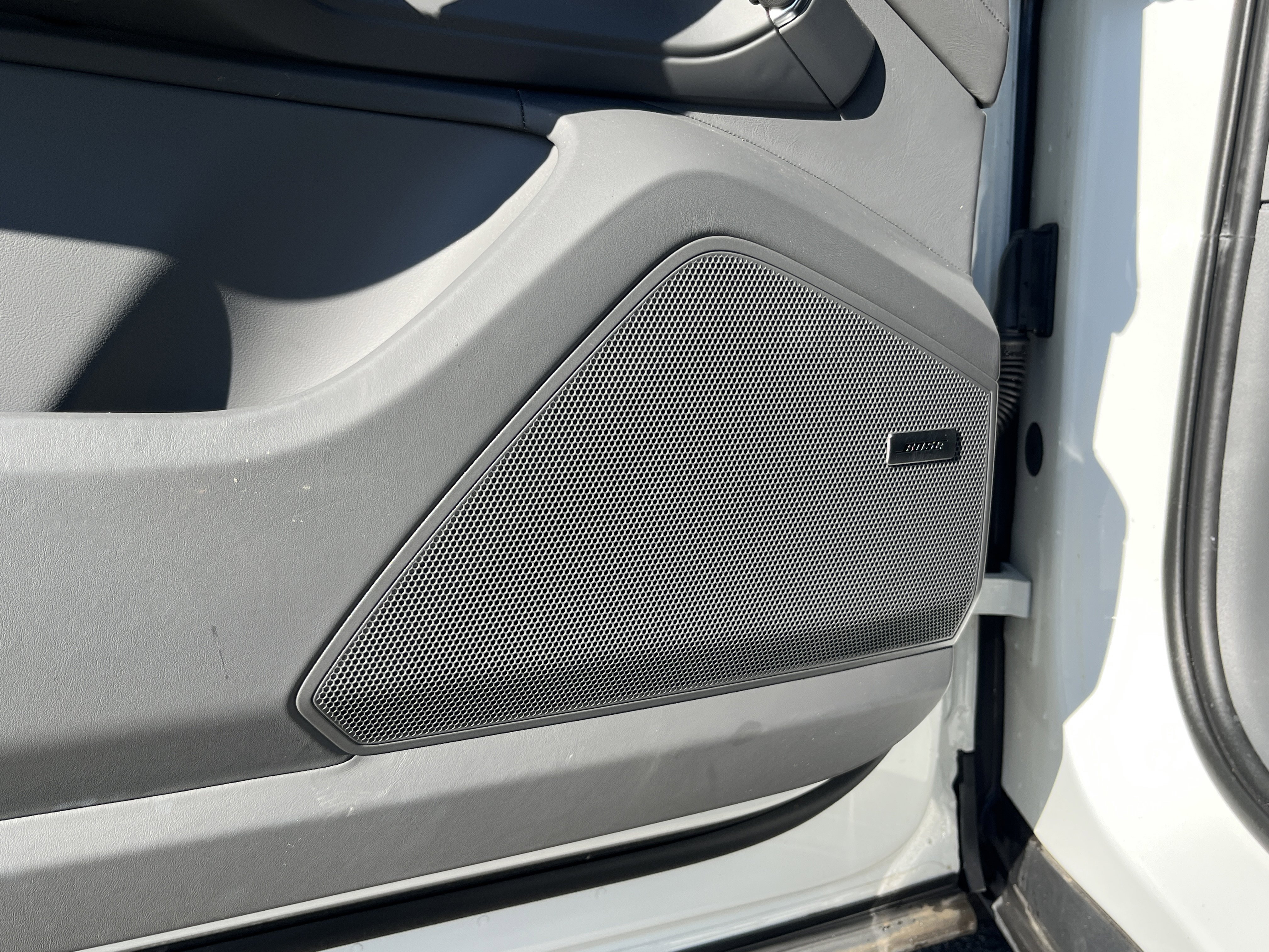 Certified 2023 Porsche Cayenne Platinum Edition image 23