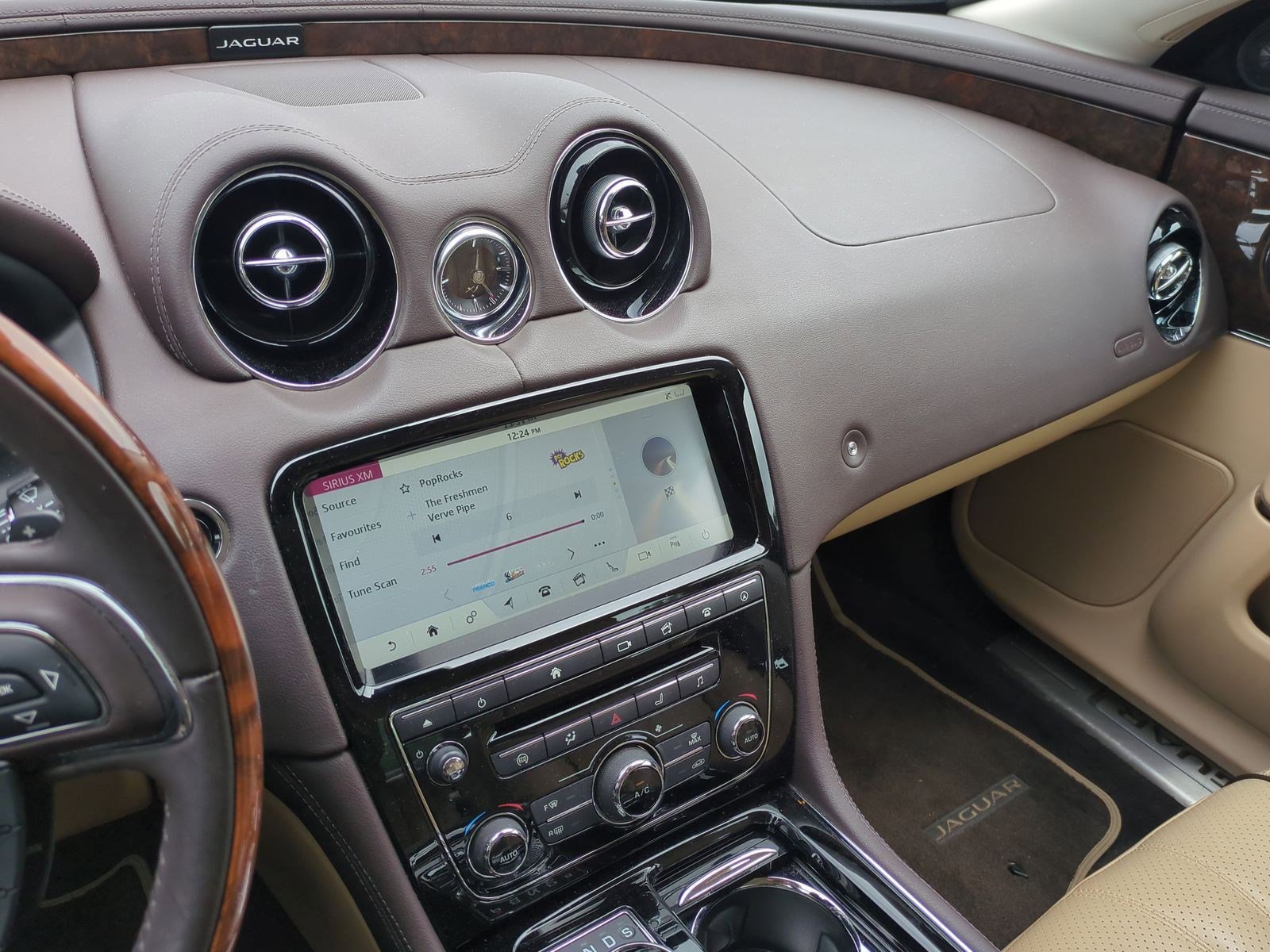 Used 2019 Jaguar XJ R-Sport AWD/4WD image 29