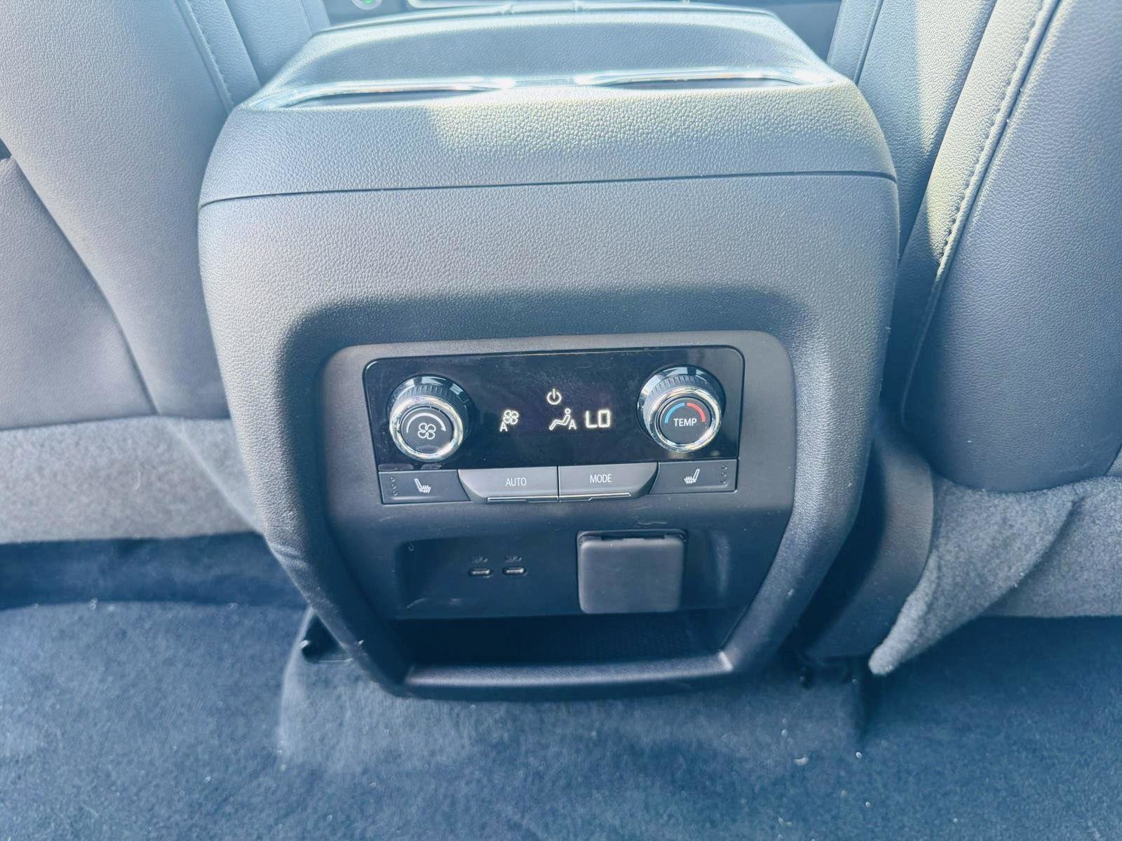 Used 2024 Chevrolet Traverse RS image 36