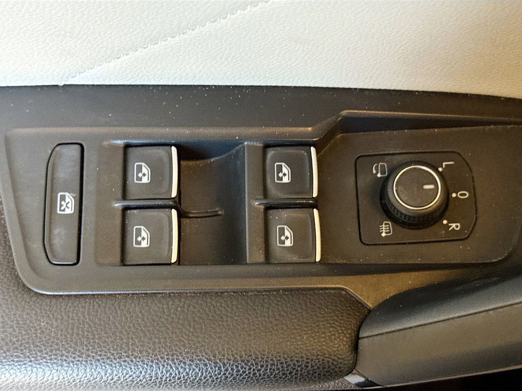 Used 2019 Volkswagen Tiguan SEL Premium w/ 3rd Row Seat Package image 19