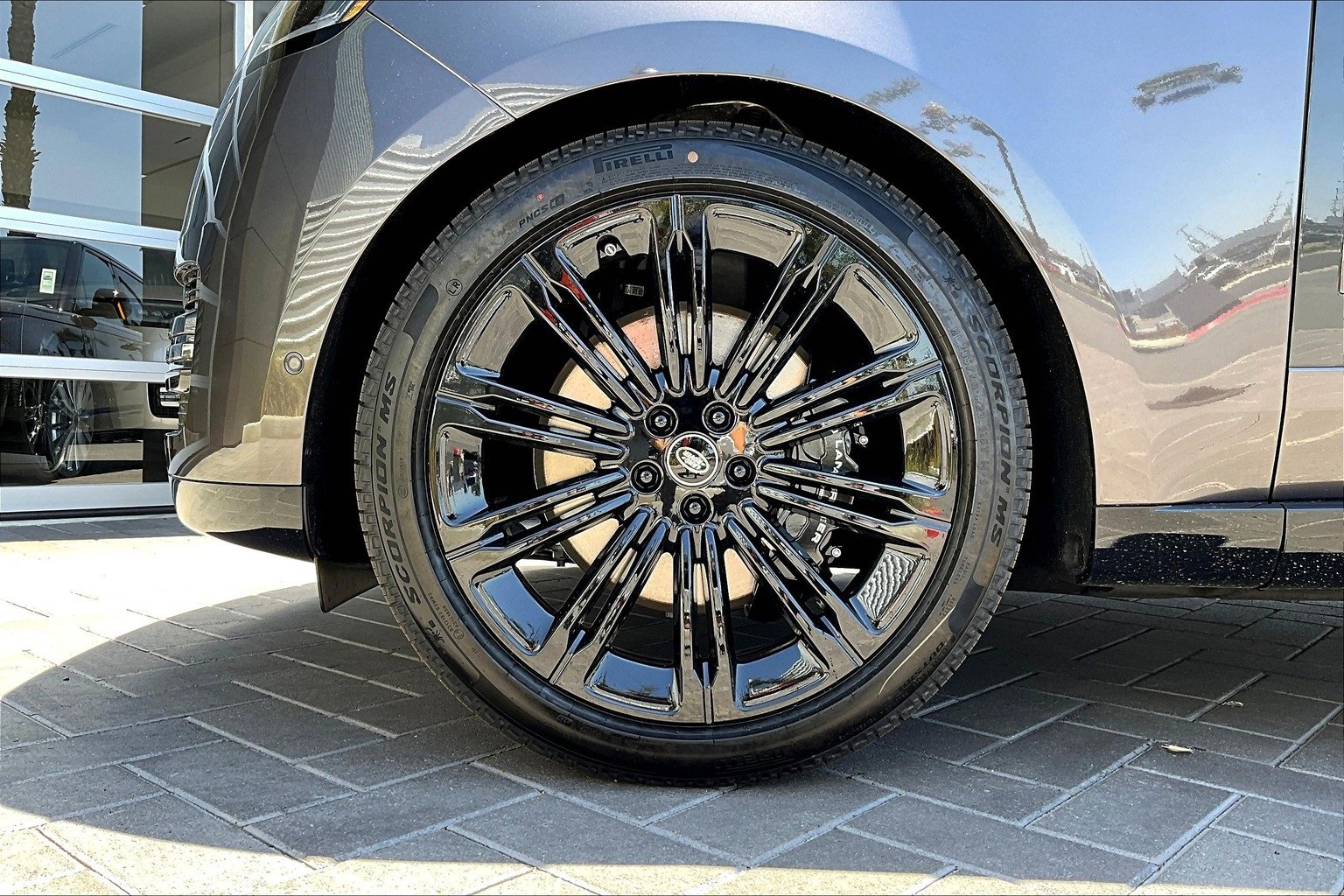 New 2025 Land Rover Range Rover SE image 12