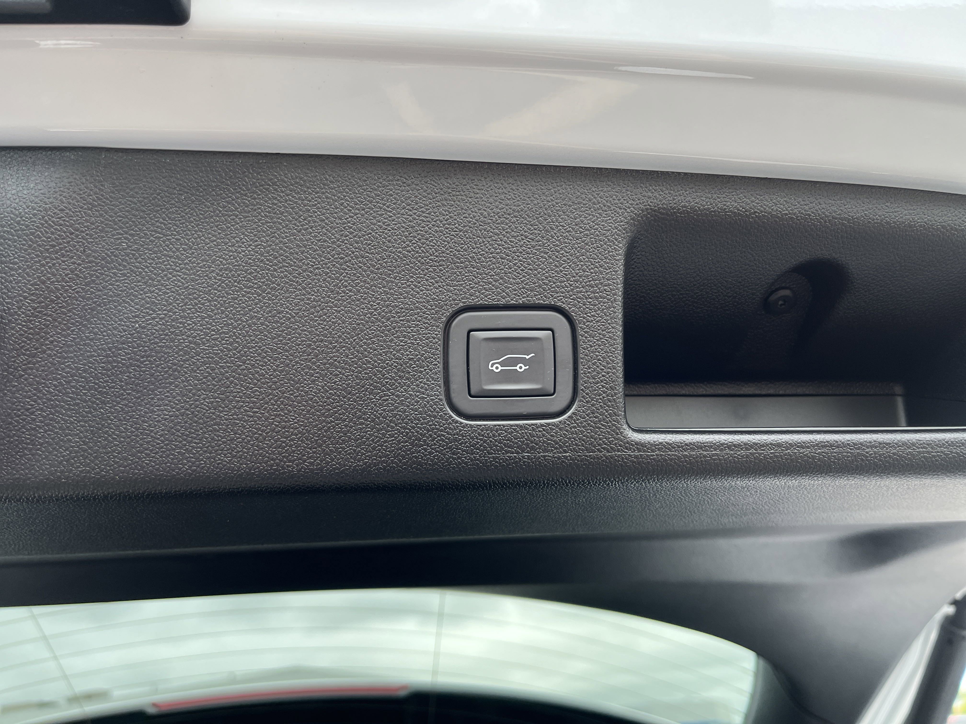 Used 2025 Chevrolet Equinox EV LT w/ Convenience Package image 17