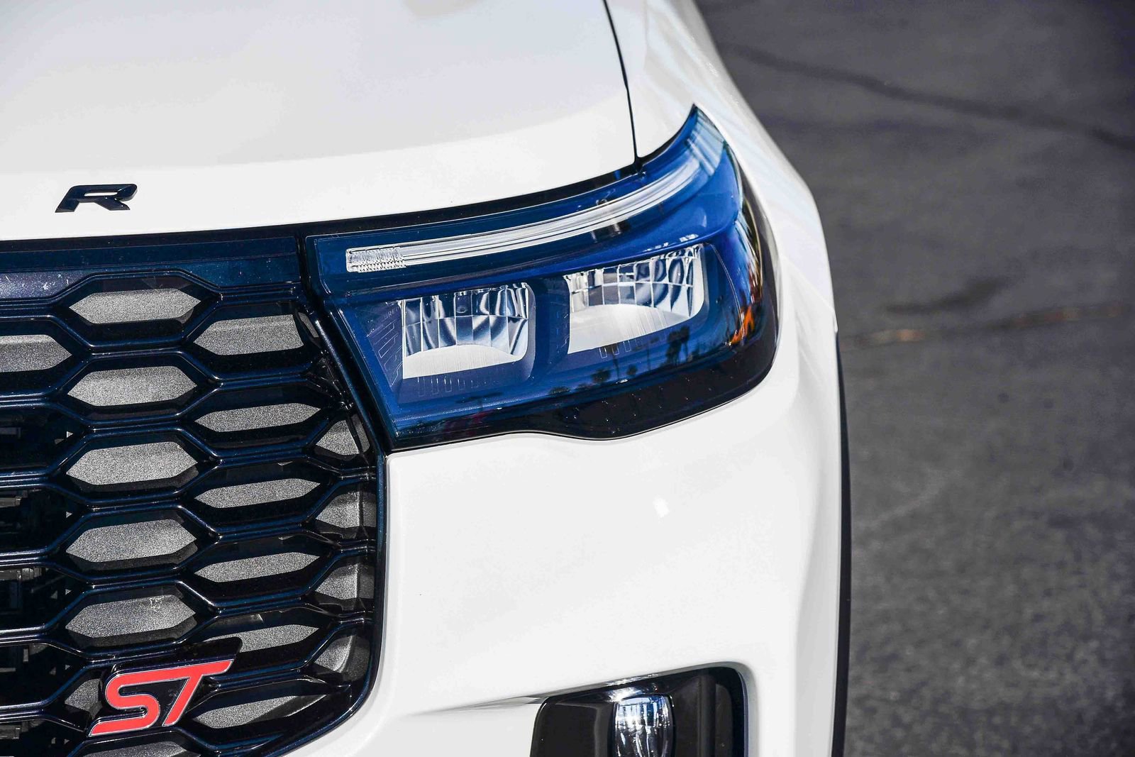 Used 2025 Ford Explorer ST w/ Sun And Sound Package image 10