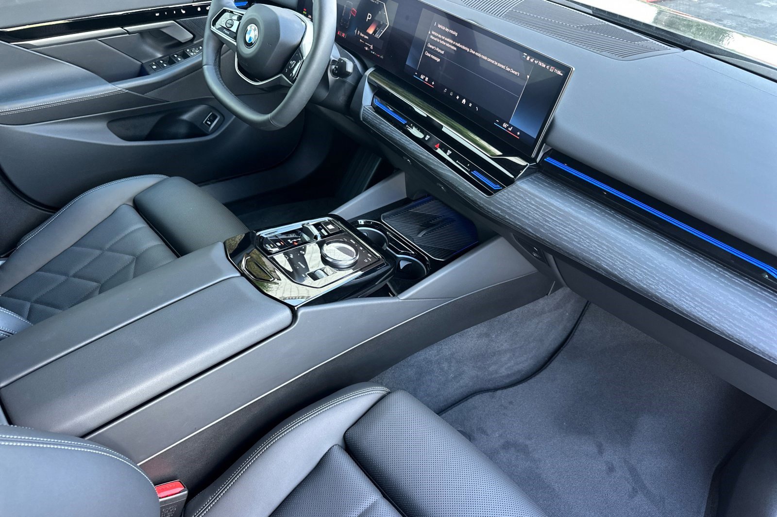 Used 2025 BMW 530i w/ Premium Package image 19