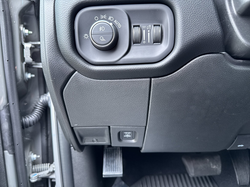 New 2026 RAM 3500 Laramie AWD/4WD image 32